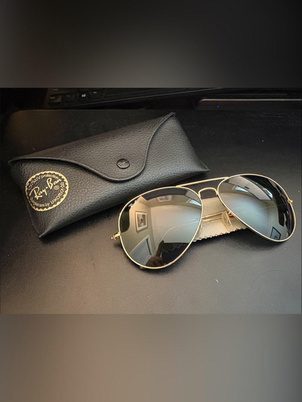 Ray-Ban Men’s Gold Frame Aviator Sunglasses with Black Case